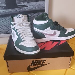 Air Jordans Nike Men's Forest Green and White High-Top Sneakers